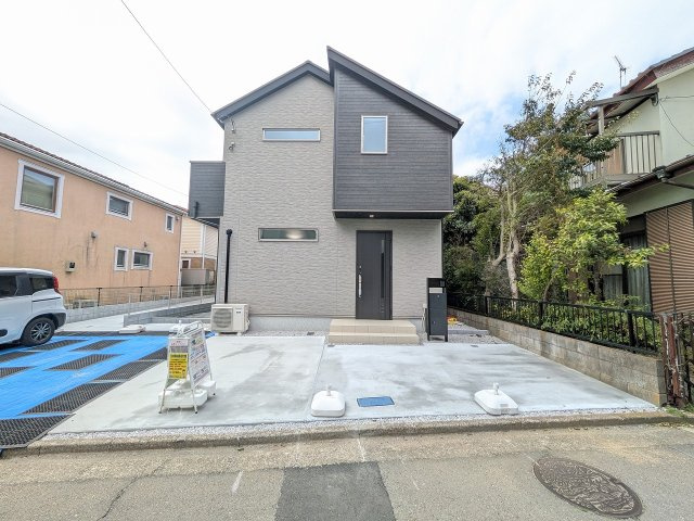 八王子市　長房町　新築一戸建て　２４ー１期の前面道路含む現地写真|～東側4ｍ道路に面しています～