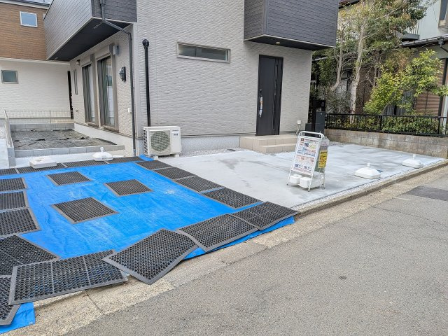 八王子市　長房町　新築一戸建て　２４ー１期の駐車場|～並列2台駐車可能カースペース～