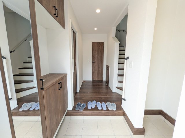 八王子市　長房町　新築一戸建て　２４ー１期の外観|～高尾駅徒歩23分・西八王子駅徒歩29分　太陽光パネル搭載　省エネ性能認定住宅～