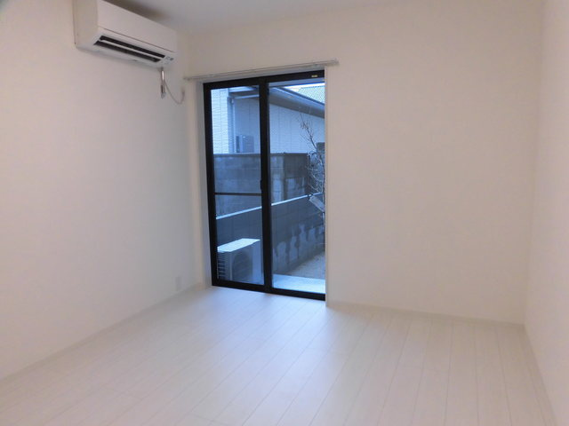 【居間・リビング】 | とても広い洋室です