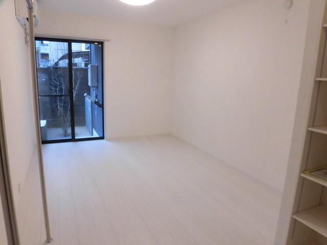 【居間・リビング】 | 白いフローリングの綺麗なお部屋です