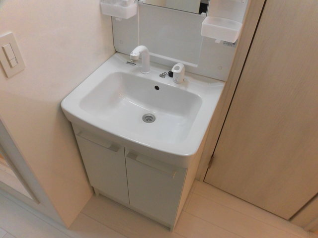 【洗面所】 | 独立洗面なので忙しい朝も広々と使えますね