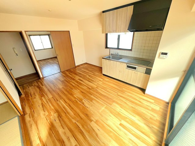 KSMビルの居間・リビング