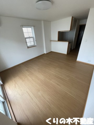 【居間・リビング】 | クレセントピュア | 反転タイプのお部屋です（現況を優先します）