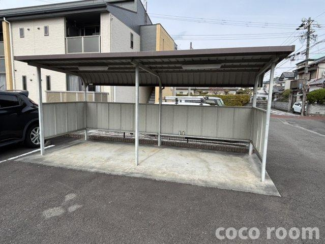 エム・スクエアー　ガーデン　Ⅰの居間・リビング