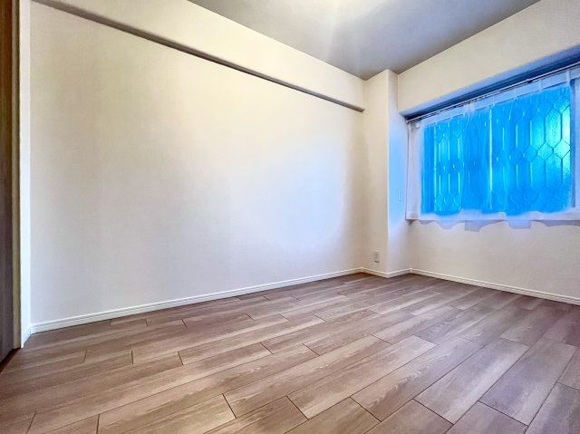 ネオコーポ魚崎の洋室|落ち着いた色調の洋室です