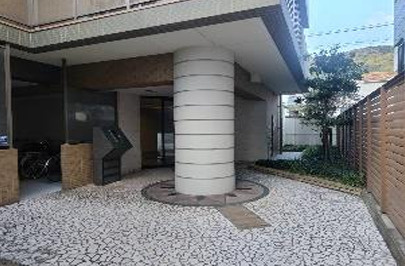 ワコーレ岡本三丁目のエントランス