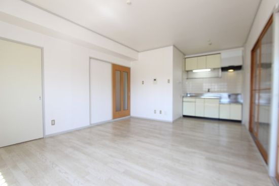 第５グランドハイツ服部の居間・リビング|ゆったりとした居間です