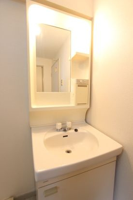 第５グランドハイツ服部の独立洗面台|朝の身支度には欠かせない独立洗面化粧台
