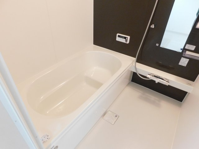 名古屋市中村区高道町６丁目の新築一戸建の浴室|◇浴室◇　　広い１坪サイズ・浴室暖房乾燥機・保温浴槽・追い焚き機能・ベンチ浴槽・エコシャワー・オートバス・バリアフリーバス・浴室窓あり