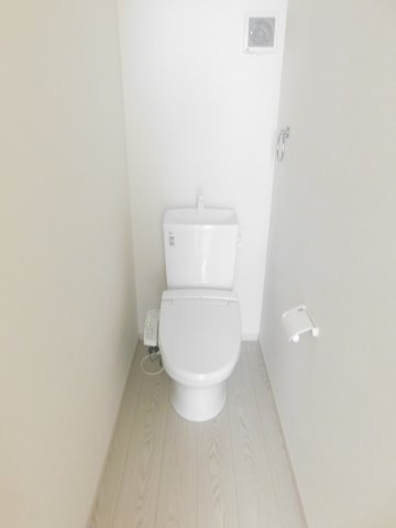 名古屋市中村区高道町６丁目の新築一戸建のトイレ|◇トイレ◇　　１・２階　シャワートイレ　節水タイプ