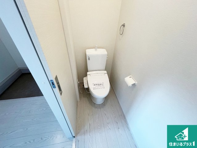 明石市大久保町山手台　第15期　新築一戸建てのトイレ|1・2階の2ヶ所にあるので、朝の忙しい時間の順番待ちもなく、深夜の利用にも大変便利です。