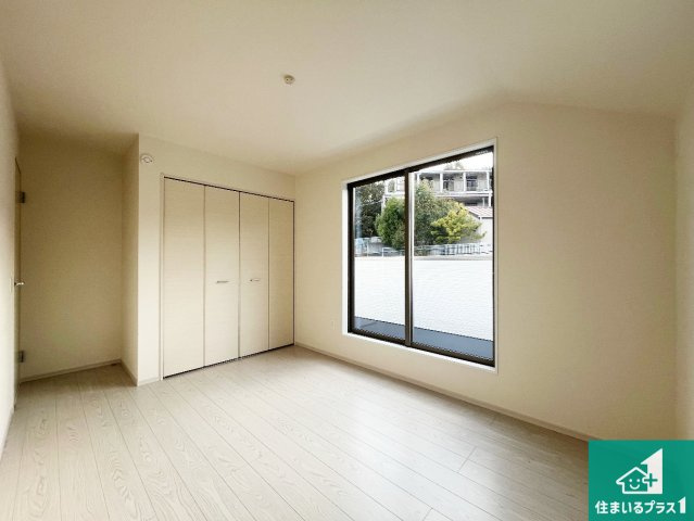 明石市大久保町山手台　第15期　新築一戸建ての洋室|収納スペースが充実しているので子供の成長に合わせてたくさん収納ができます！家族構成に合わせた様々な活用ができる収納！