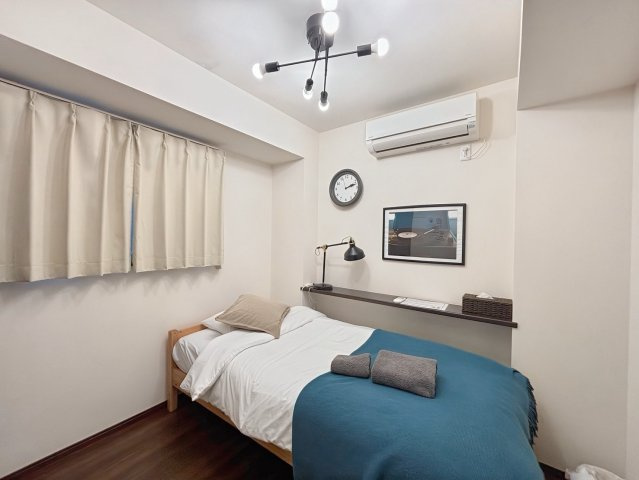 台東区浅草4丁目　中古戸建の洋室|現地写真

現地ご見学希望・資料請求などお気軽にお問い合わせ下さい！
03-5990-5201