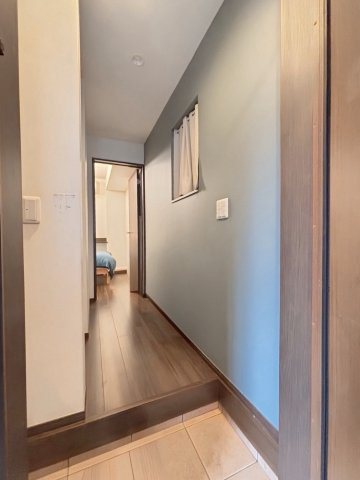 台東区浅草4丁目　中古戸建の玄関|現地写真

現地ご見学希望・資料請求などお気軽にお問い合わせ下さい！
03-5990-5201