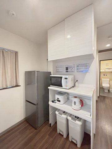 台東区浅草4丁目　中古戸建のキッチン|現地写真

現地ご見学希望・資料請求などお気軽にお問い合わせ下さい！
03-5990-5201