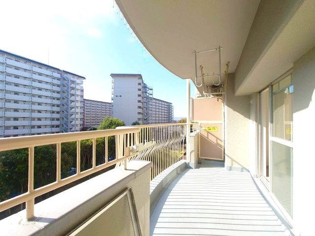 近鉄向島駅まで徒歩８分の立地●リフォーム完了の美室●向島ニュータウン第３街区Ｇ棟のバルコニー|バルコニー