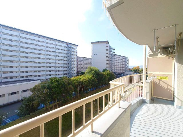 近鉄向島駅まで徒歩８分の立地●リフォーム完了の美室●向島ニュータウン第３街区Ｇ棟の展望|バルコニーからの眺望