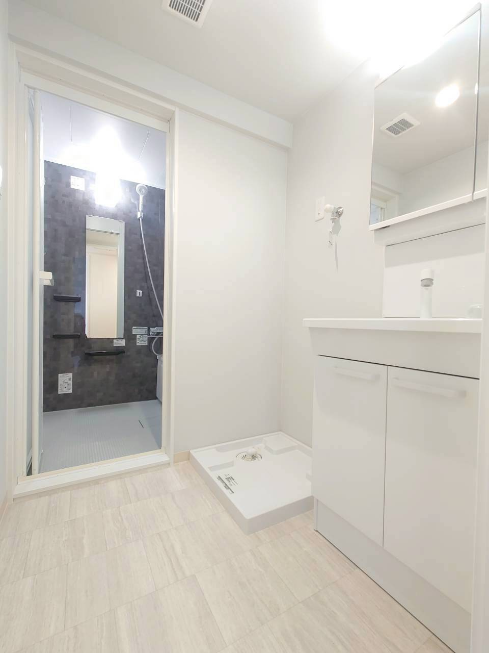 近鉄向島駅まで徒歩８分の立地●リフォーム完了の美室●向島ニュータウン第３街区Ｇ棟の洗面所|洗面室