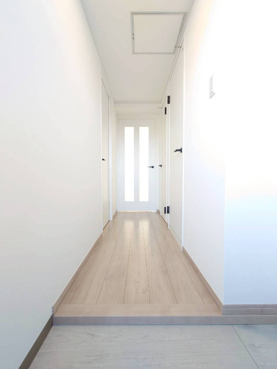 近鉄向島駅まで徒歩８分の立地●リフォーム完了の美室●向島ニュータウン第３街区Ｇ棟の玄関|玄関