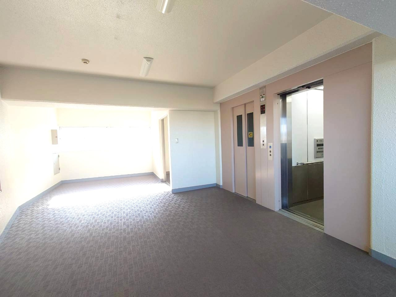 近鉄向島駅まで徒歩８分の立地●リフォーム完了の美室●向島ニュータウン第３街区Ｇ棟のその他共用部分|エレベーター