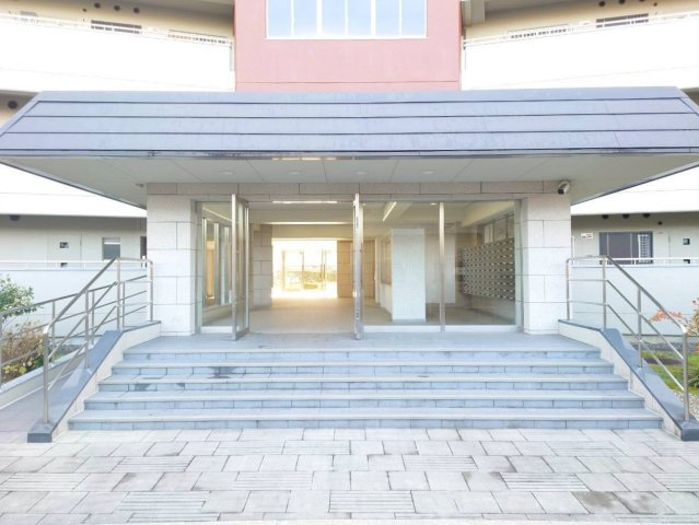 近鉄向島駅まで徒歩８分の立地●リフォーム完了の美室●向島ニュータウン第３街区Ｇ棟のエントランス|エントランス