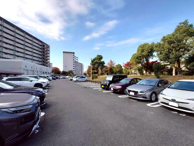 近鉄向島駅まで徒歩８分の立地●リフォーム完了の美室●向島ニュータウン第３街区Ｇ棟の駐車場|駐車場