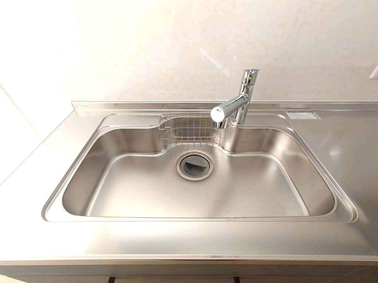 近鉄向島駅まで徒歩８分の立地●リフォーム完了の美室●向島ニュータウン第３街区Ｇ棟のキッチン|シンク