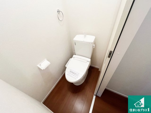 明石市大久保町山手台　第15期　新築一戸建てのトイレ|1・2階の2ヶ所にあるので、朝の忙しい時間の順番待ちもなく、深夜の利用にも大変便利です。