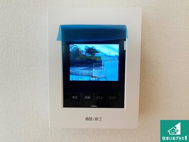 明石市大久保町山手台　第15期　新築一戸建ての防犯設備|カラーモニターインターホン！声だけでなく来訪者の姿や顔がモニターで確認できるので、小さなお子様がいらっしゃるご家庭でも安心できます！
