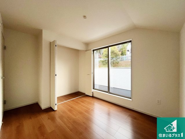 明石市大久保町山手台　第15期　新築一戸建ての洋室|収納スペースが充実しているので子供の成長に合わせてたくさん収納ができます！家族構成に合わせた様々な活用ができる収納！