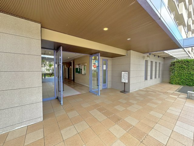 ２０２５年１１月リノベーション◆南向きバルコニー◆収納豊富◆ディオ・フェルティ京都久我のエントランス|エントランス