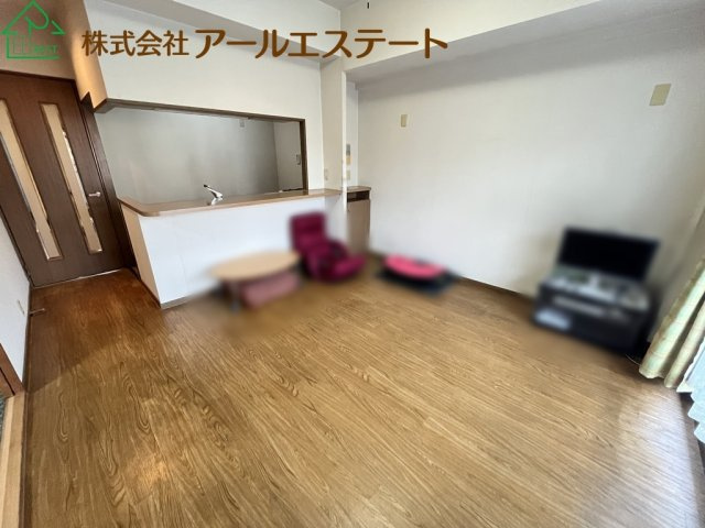 プレステージ姫路Ⅱ　山陽電鉄「手柄駅」徒歩7分の居間・リビング