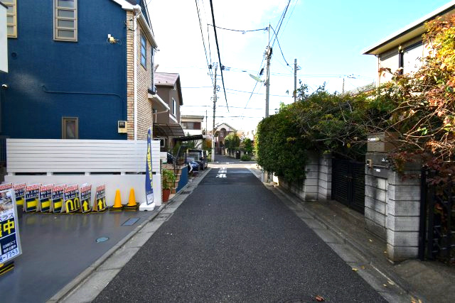 桜上水5丁目・中古戸建の前面道路含む現地写真