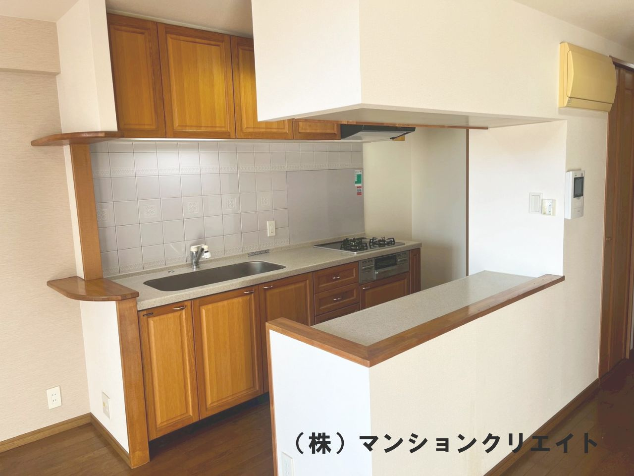 アパガーデンコート米松のキッチン|大きなカウンターがあると便利ですね！