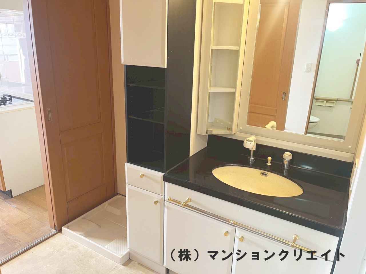 アパガーデンコート米松の脱衣所|黒と白を基調としたオシャレな脱衣所です