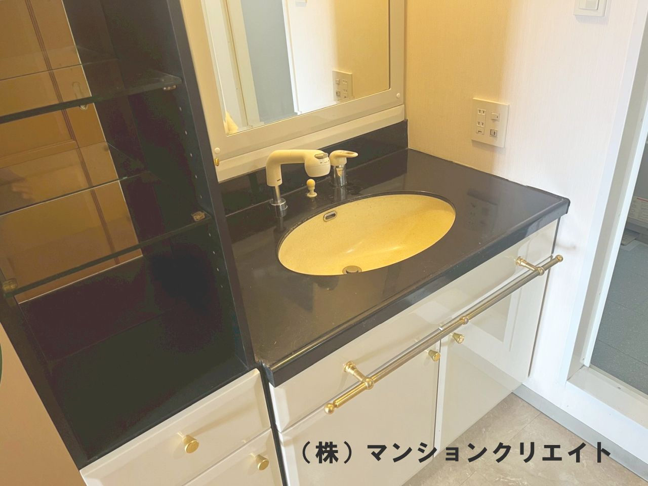 アパガーデンコート米松の独立洗面台|収納が豊富です