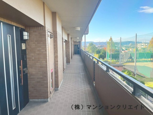 アパガーデンコート米松の玄関|共用廊下からの眺めです