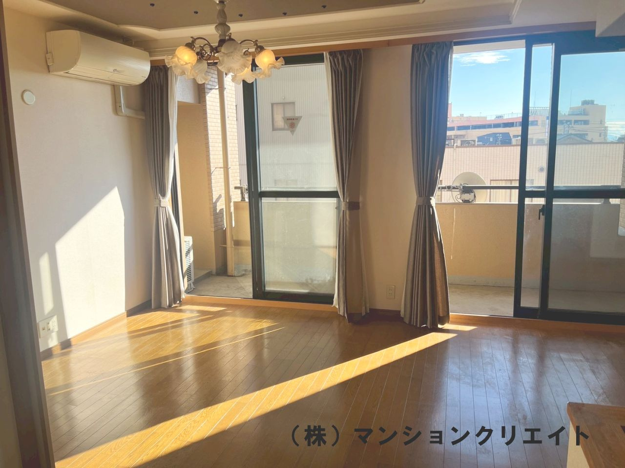アパガーデンコート米松の居間・リビング|LDK13.7帖　南向きの明るいリビングです