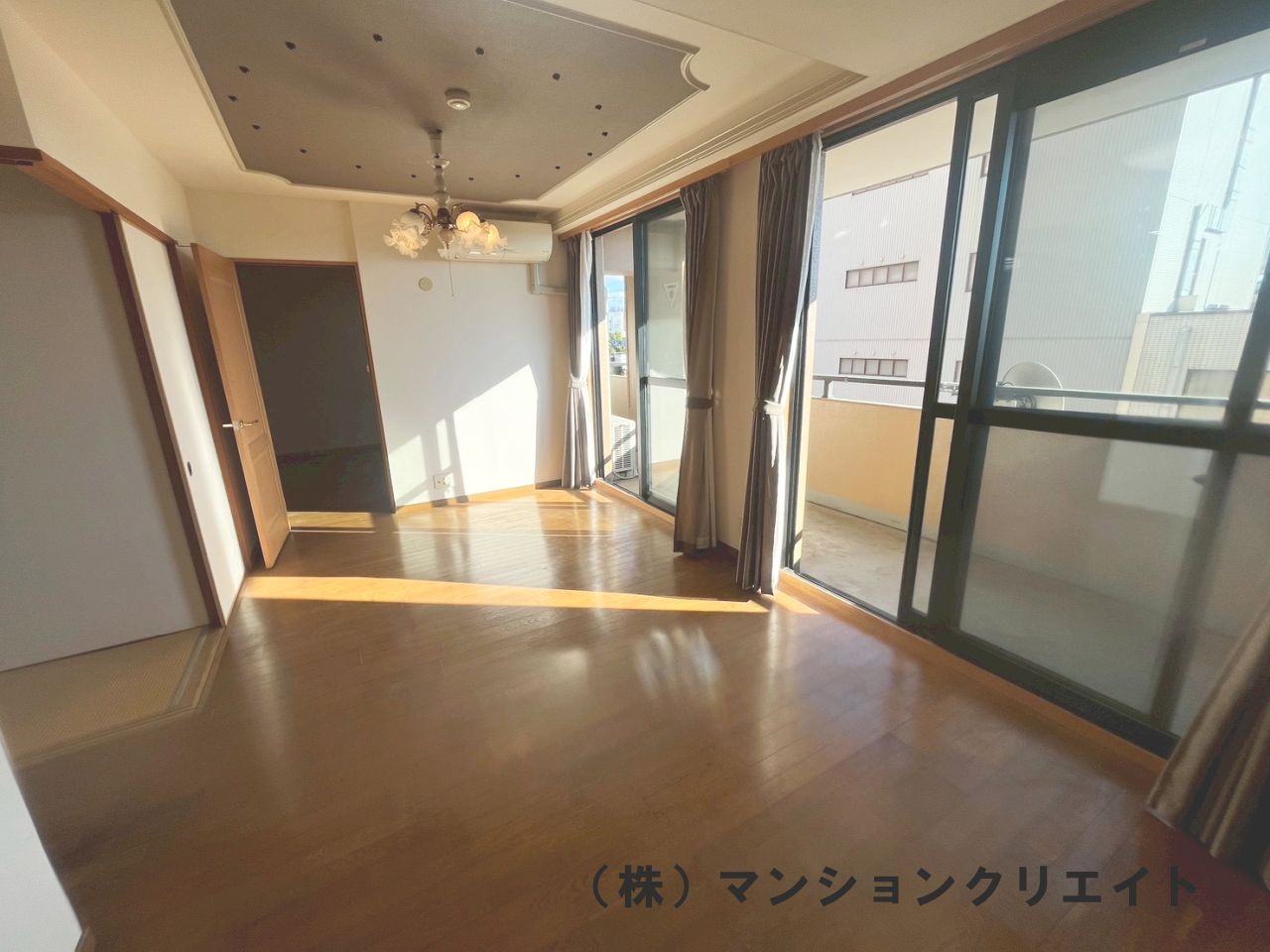 アパガーデンコート米松の居間・リビング|お洒落な照明付きです