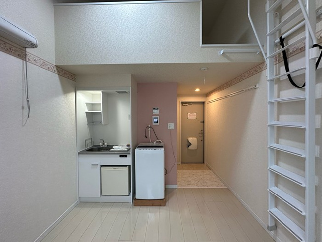 【寝室】 | 登戸グリニッジの杜 | 洋室6.2帖☆ロフトスペースがあります！荷物をたっぷり収納できてお部屋がすっきり片付きます☆