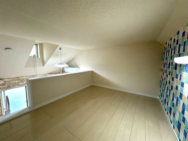 【収納】 | 登戸グリニッジの杜 | 洋室6.2帖のお部屋にある3.8帖のロフトスペースです！ベッドや収納スペースとしても使えて便利です☆