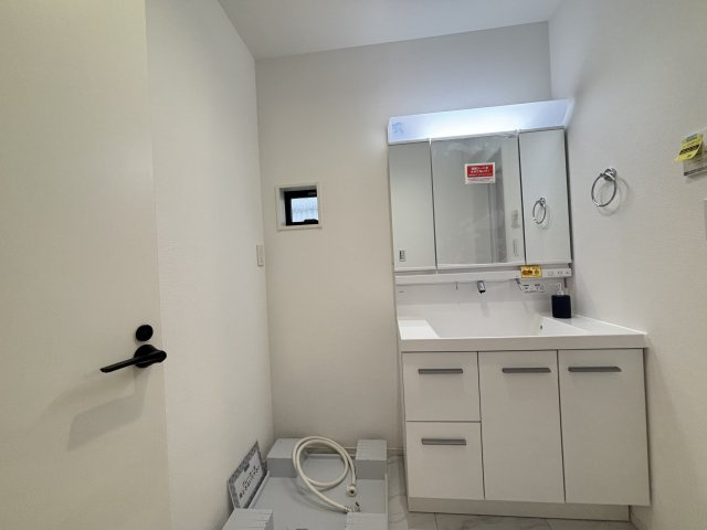 MELDIA天白区梅が丘31001③｜名古屋市の戸建ならホームアップの独立洗面台|三面鏡で朝の身支度に最適