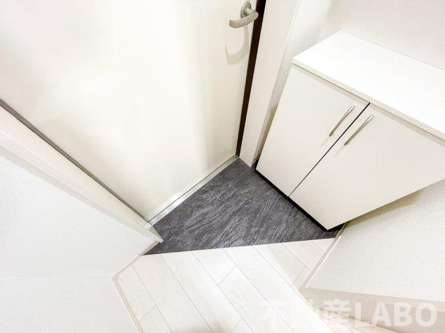 F Normalis SEAMの玄関