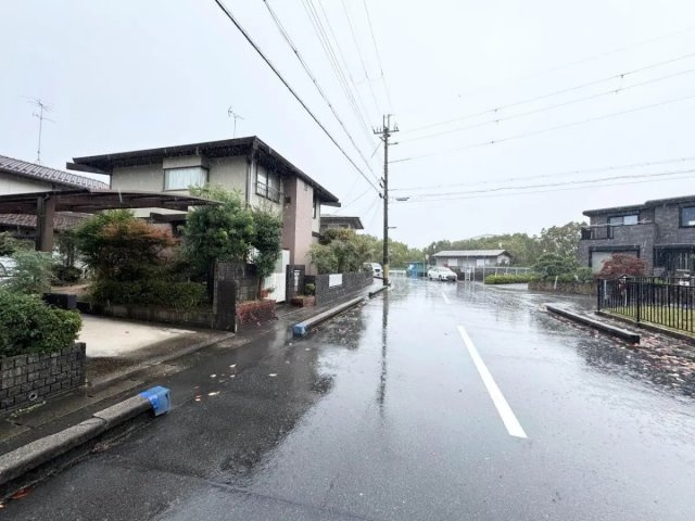 野洲市近江富士１丁目　中古戸建の前面道路含む現地写真