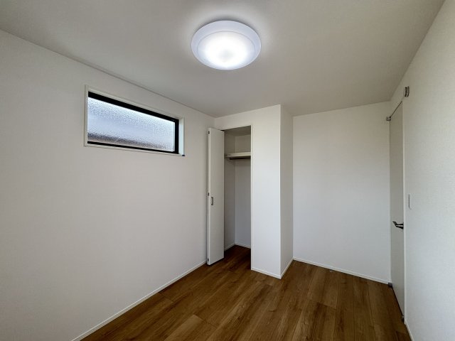 MELDIA天白区梅が丘31001③｜名古屋市の戸建ならホームアップの洋室|ハンガーパイプ付き