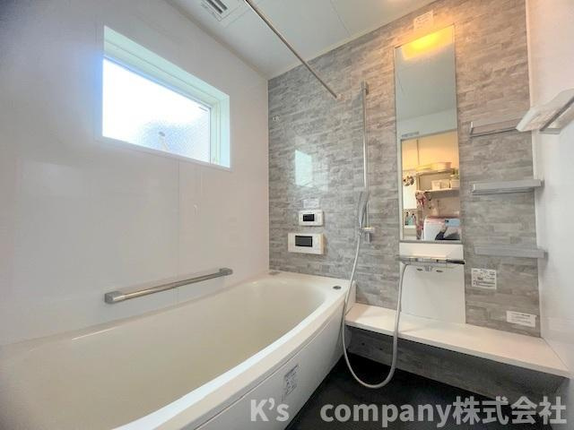 ■高座郡寒川町宮山　中古戸建①の浴室|清潔感のあるホテルライクな浴室スペース◇心地の良い癒しの空間です♪