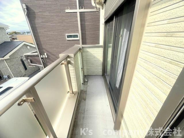 ■高座郡寒川町宮山　中古戸建①のバルコニー|2部屋続きの幅の広いバルコニー◇たくさん洗濯物をほすことができます☆