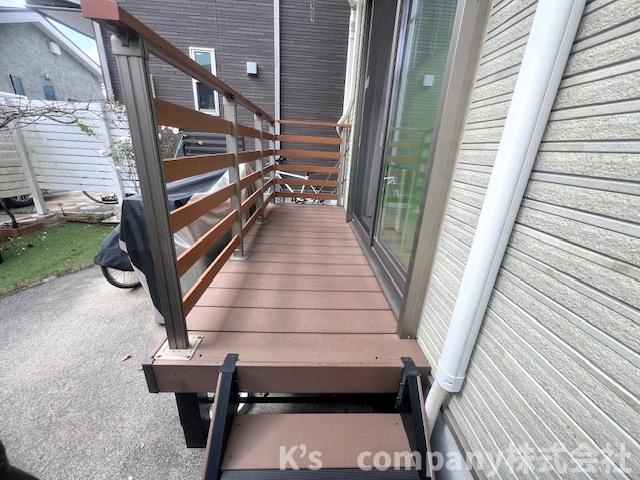 ■高座郡寒川町宮山　中古戸建①のバルコニー|リビングの正面にあるウッドデッキ☆