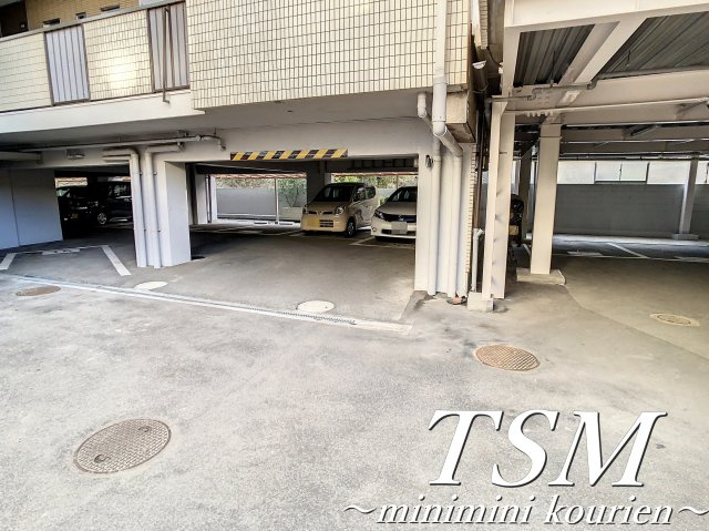 コーポラス喜山荘の駐車場